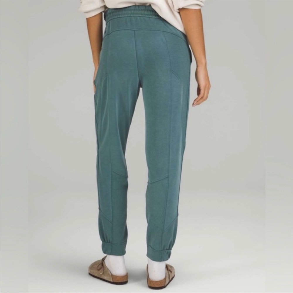 lululemon athletica Brushed Softstreme Ribbed high rise jogger- Jasper, size 6 - Picture 2 of 10